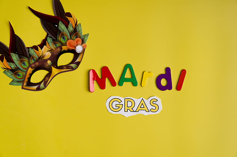 Mardi Gras Text And Mask On Yellow Background, HD wallpaper