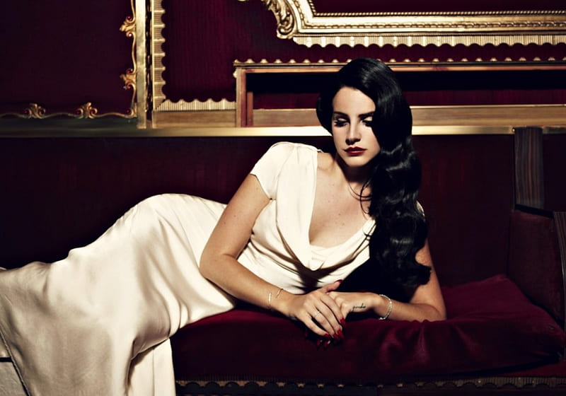 Hãy ngắm nhìn tác phẩm nghệ thuật của nữ hoàng sân khấu, Lana Del Rey, và tìm hiểu tầm ảnh hưởng với nhiều thế hệ. 