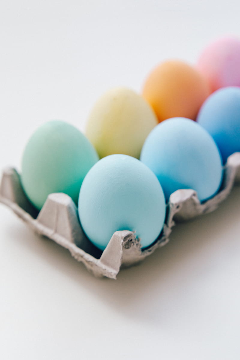 Different Colored Eggs On Egg Carton, HD phone wallpaper