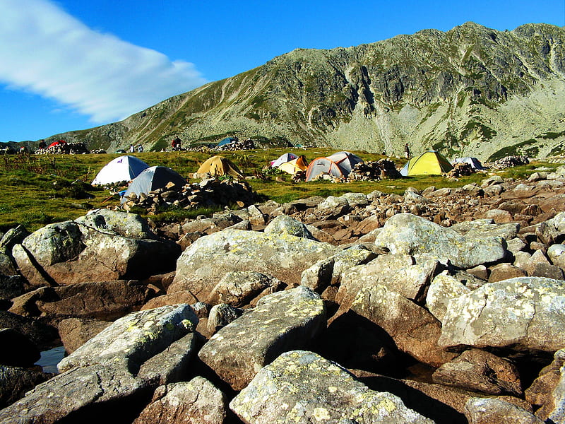 A camp place, rocks, camp, mountains, beauty, bluesky, tents, HD wallpaper