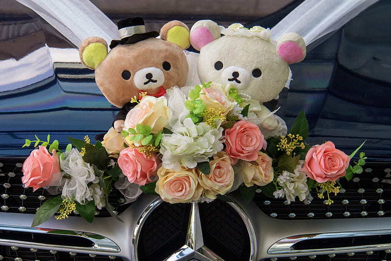Mercedes-Benz wedding car with Rilakkuma and Korilakkuma wedding couple plush toy décor, HD wallpaper