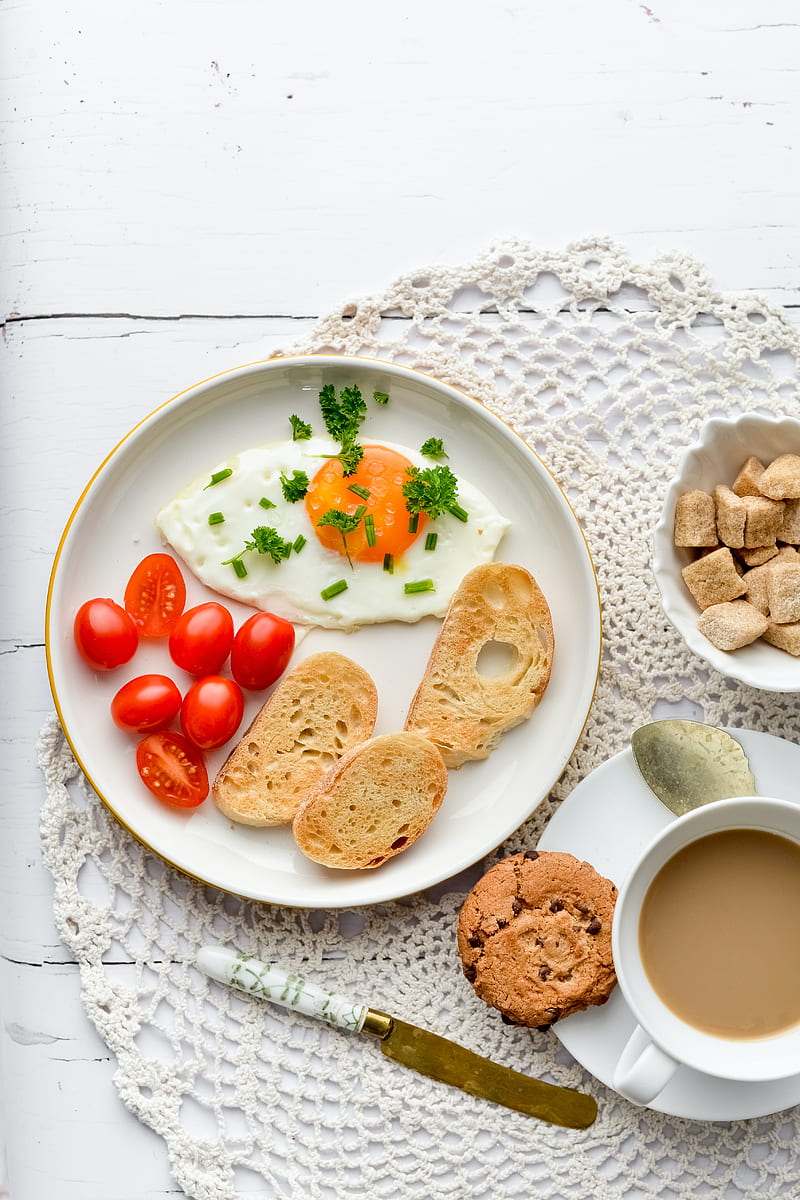 scrambled eggs, croutons, tomatoes, breakfast, HD phone wallpaper
