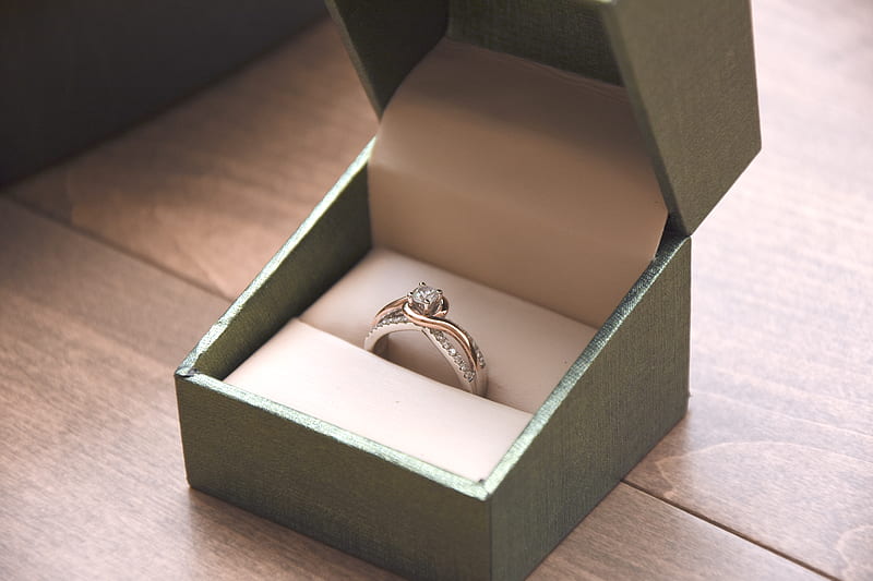 silver-colored ring with gemstone in a box, HD wallpaper
