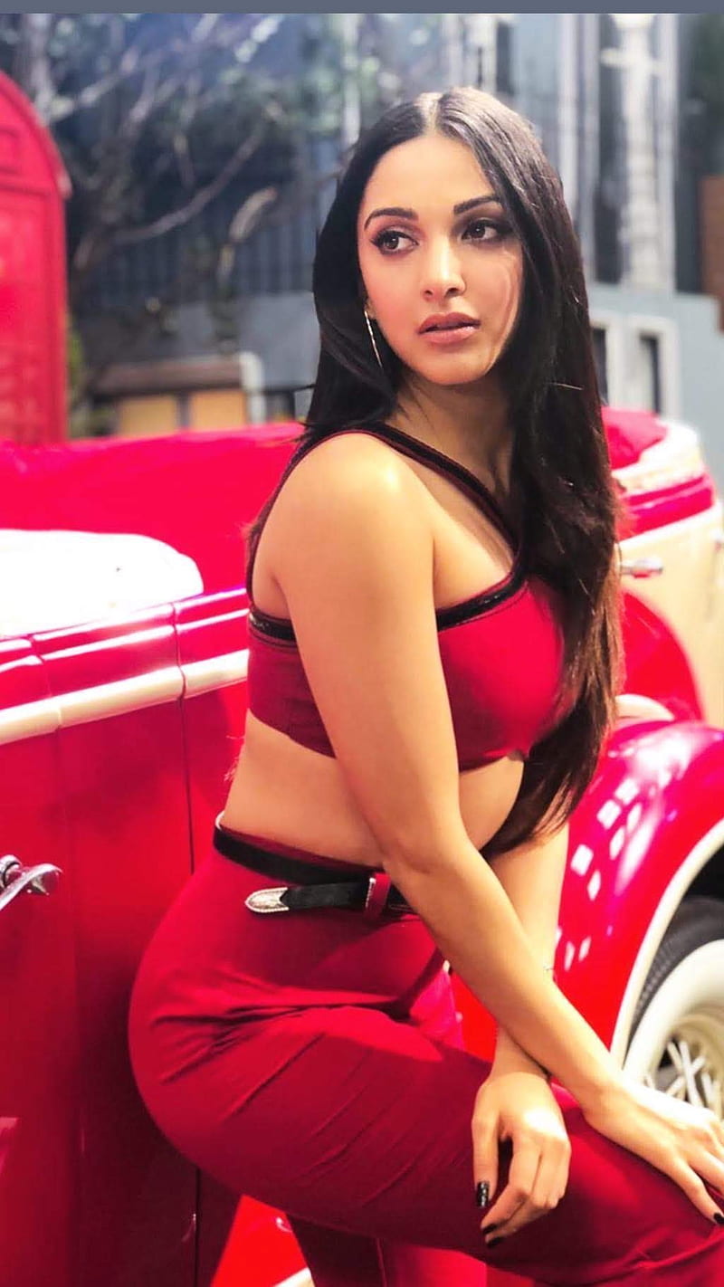 Kiara Advani, actress, bonito, bollywood, indian beauty, red, HD phone wallpaper