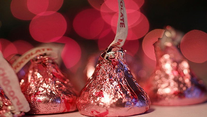 ~Hershey Kisses for You~, graphy, sweets, pink foil, chocolates, hershey kisses, pink lights, HD wallpaper