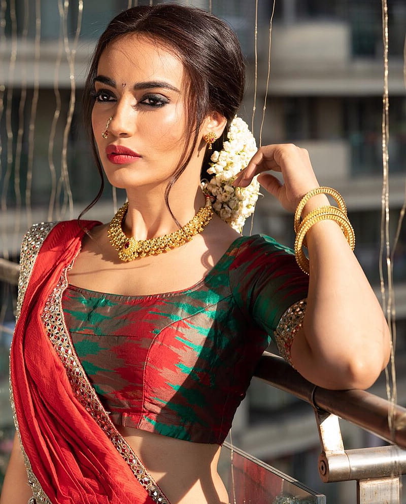 Surbhi Jyoti, bonito, green, indian beauty, red, traditional, tv actress, HD phone wallpaper