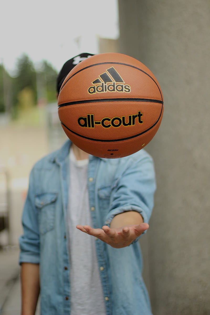 person tossing basketball, HD phone wallpaper