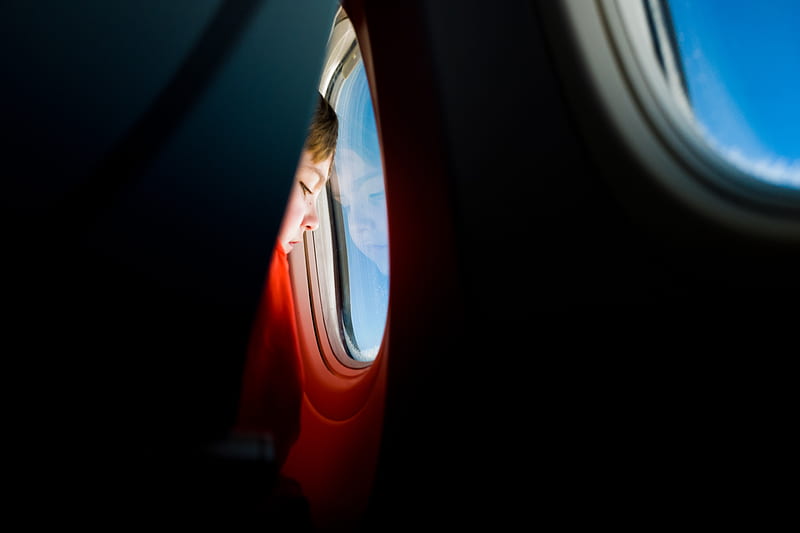 person looking at the window of an airplane, HD wallpaper