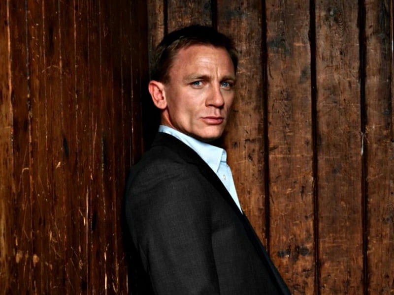 Daniel Craig, brown, man, wood, actor, HD wallpaper | Peakpx