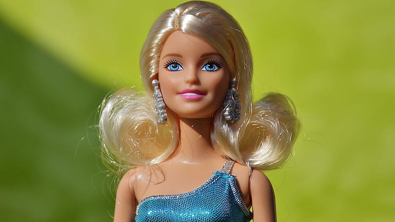 Blue Eyes Barbie Doll In Green Background Barbie, HD wallpaper