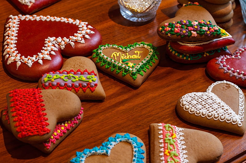 Gingerbread hearts, Christmas, Red, Lovely, corazones, Cookies, Gingerbread, Sweets, HD wallpaper