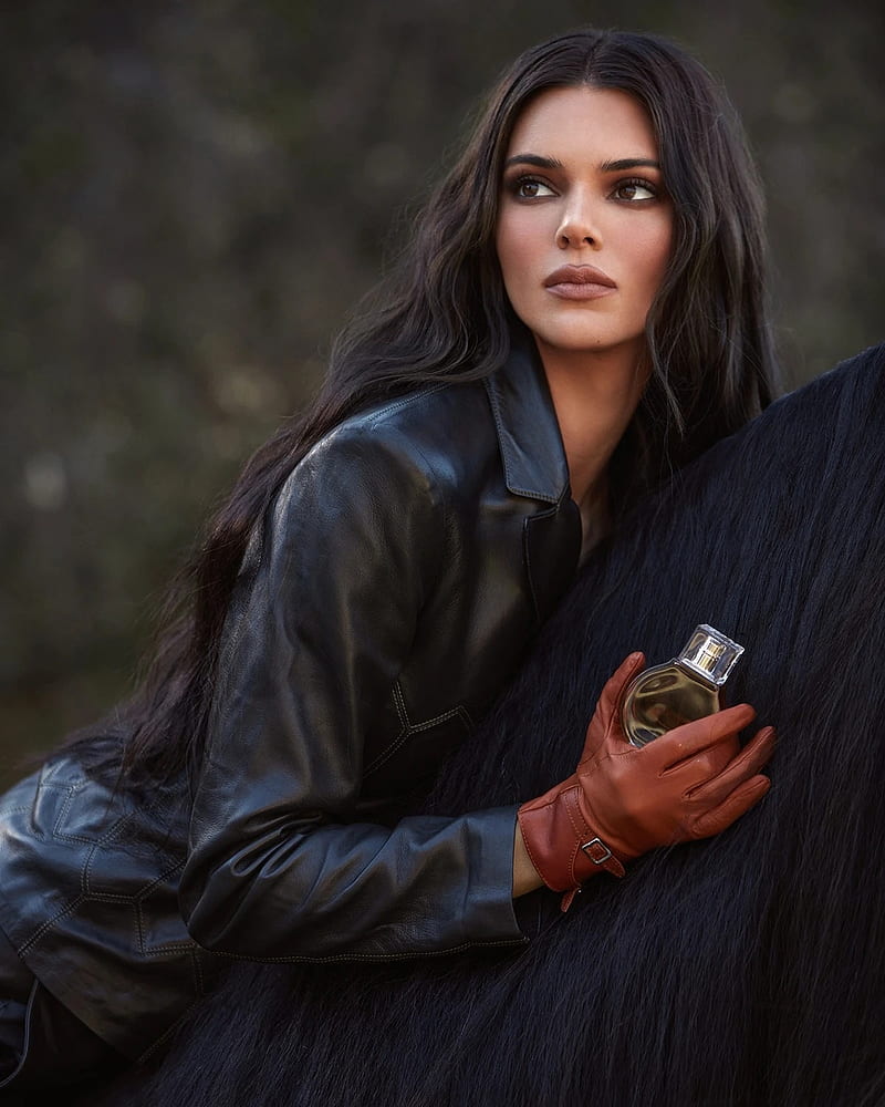 Kendall Jenner, women, model, long hair, dark hair, outdoors, women with horse, perfume, makeup, gloves, brunette, women outdoors, HD phone wallpaper
