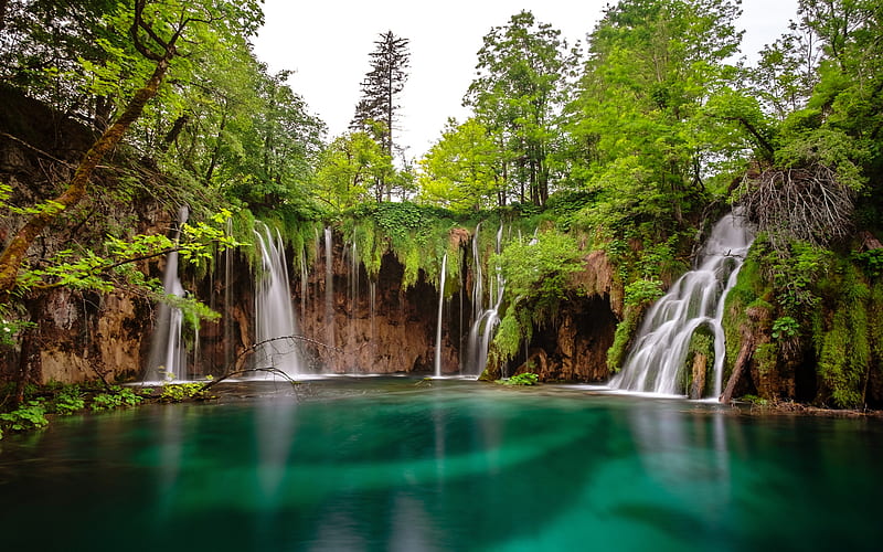 Plitvice lakes in Croatia, green, waterfall, Croatia, emerald, bonito, Plitvice, trees, lake, HD wallpaper