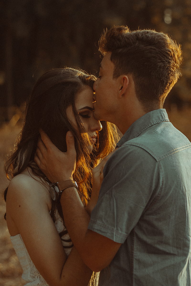 Man kissing woman forehead, HD phone wallpaper | Peakpx
