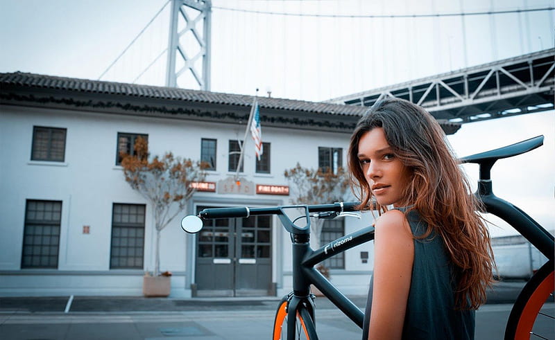 gorgeous brunette with rare Rizoma 77 bicycle, cute, girl, teen, bicycle , hot, sexy, HD wallpaper