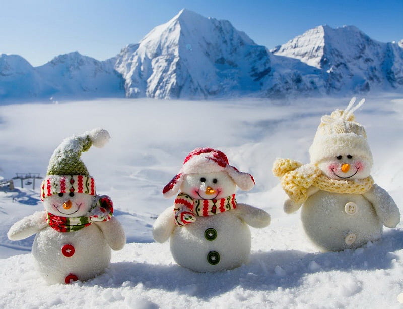 Funny snowmen, lovely, christmas, holiday, bonito, new year, smiling, sky, snowman, sweet, cute, mountain, nice, snow, HD wallpaper