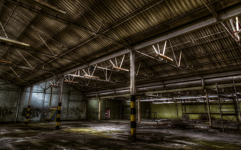 abandoned warehouse r, warehouse, r, graffiti, abandoned, HD wallpaper