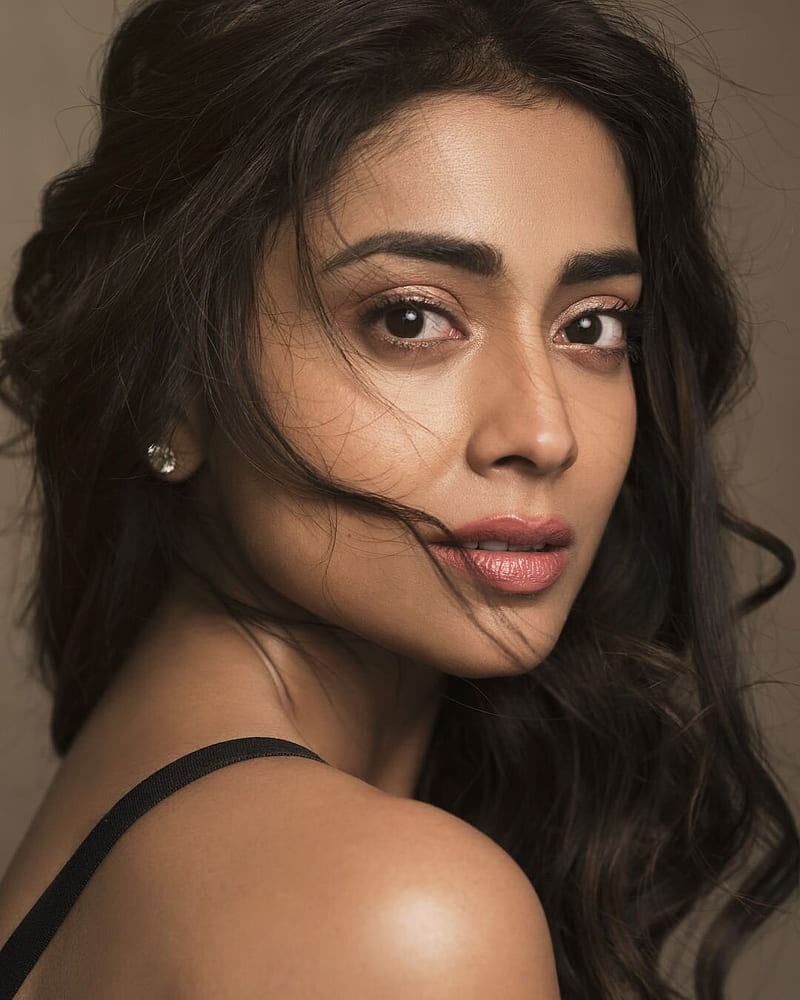 Shriya Saran, actress, indian actress, kollywood, tollywood, bollywood, tamil actress, HD phone wallpaper