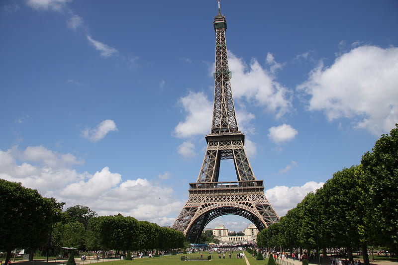 Paris Vacation 3 Eiffel Tower Paris icon, monuments, France, trees, clouds, graphy, green, eiffel tower, Paris, white, blue, HD wallpaper