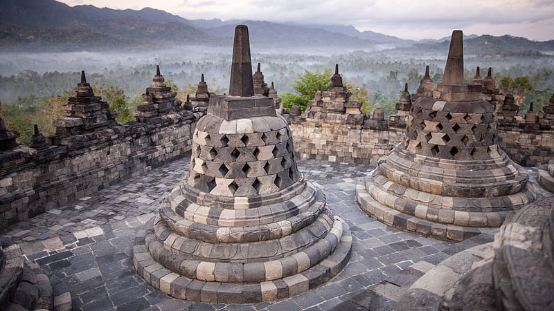 Bell Shaped Stupas In Borobudur Temple, Central Java Island, Indonesia. Windows 10 Spotlight, HD wallpaper