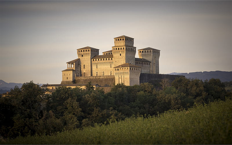 Castle of Torrechiara, Emilia-Romagna, medieval castle, italian castles, Torrechiara, Langhirano, Italy, HD wallpaper