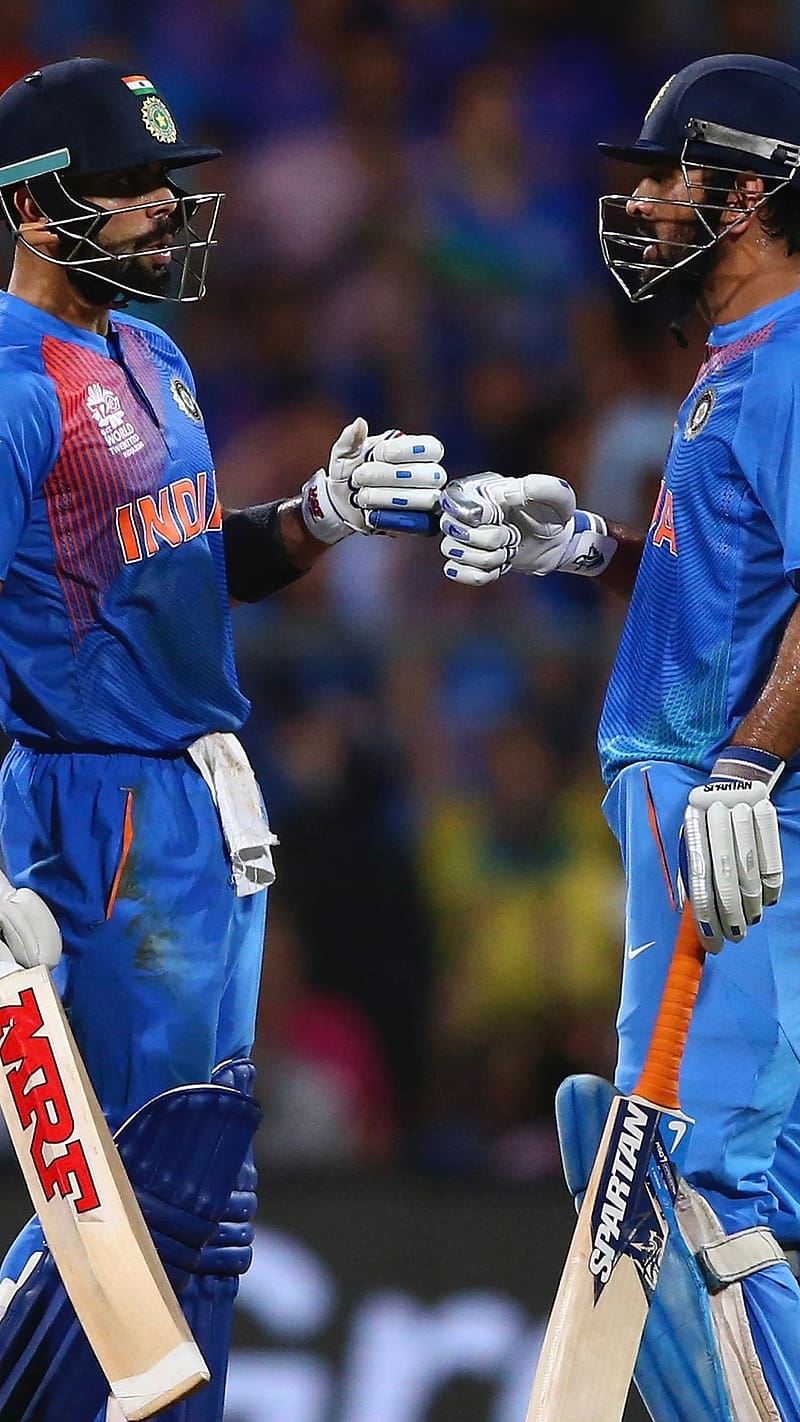 Dhoni And Virat Kohli Cheering, dhoni and virat kohli, cheering each other, indian cricketers, blue jersey, HD phone wallpaper