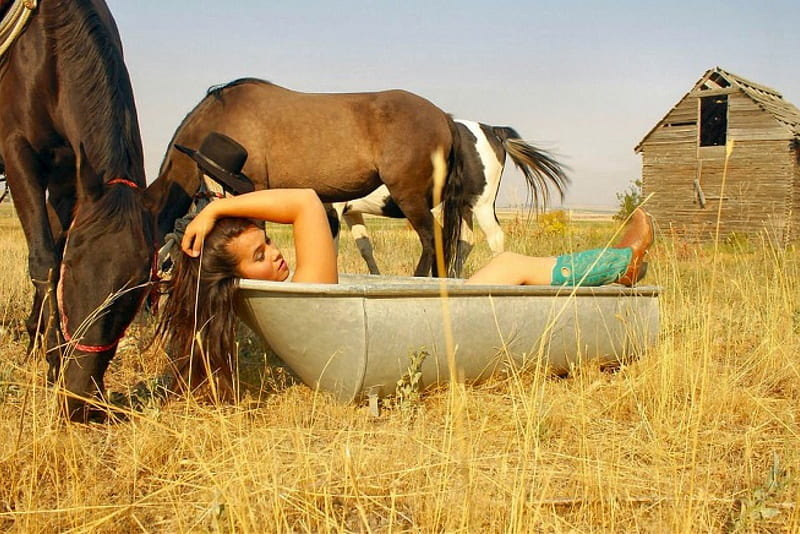 Bathing Cowgirl, female, westerns, models, boots, ranch, fun, outdoors, women, horses, barn, bathtub, cowgirls, famous, fields, girls, style, HD wallpaper