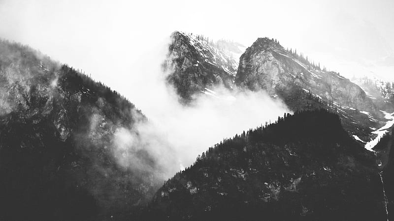 Nếu bạn yêu thích sự hoang sơ và nên thơ của thiên nhiên, hãy tìm đến hình ảnh phong cảnh núi tuyết phủ sương mù đen. Bức tranh tuyệt đẹp này sẽ đưa bạn vào một chuyến phiêu lưu đầy hứng khởi giữa những đỉnh núi che mờ bởi sương mù. Tận hưởng cảm giác an nhiên và sống động bao trọn trong hình ảnh này nhé!