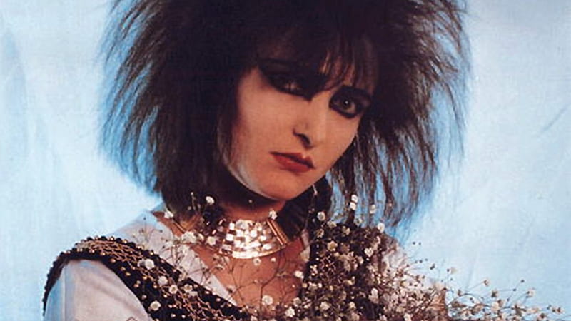 Siouxsie Sioux holding 