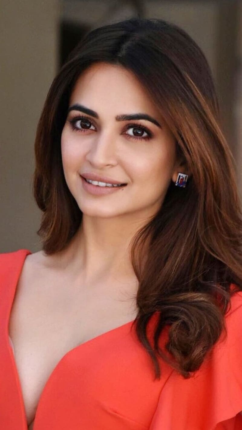 New Heroine, Kriti Kharbanda Smile, kriti kharbanda, smile, actress, HD phone wallpaper