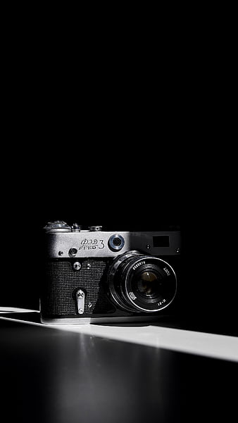 Nếu bạn là người yêu cổ điển và đang muốn khám phá thế giới của máy ảnh cổ, hãy xem ngay hình ảnh chiếc máy ảnh cổ đen trắng này! Với thiết kế tinh xảo và những tính năng độc đáo, chiếc máy ảnh này sẽ giúp bạn tạo ra những bức ảnh đẹp và đặc biệt.