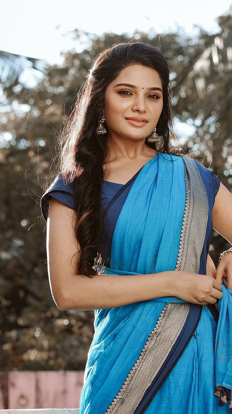 Aathmika, saree lover, tamil actress, HD phone wallpaper | Peakpx