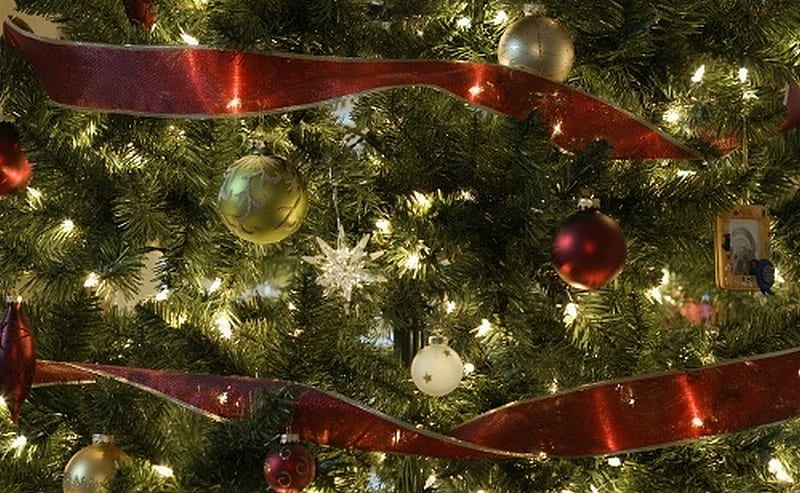 Christmas Tree, red, pretty, colorful, bonito, magic, xmas, ball, green, beauty, light, holiday, christmas, colors, new year, happy new year, winter, tree, merry christmas, balls, globes, nature, HD wallpaper