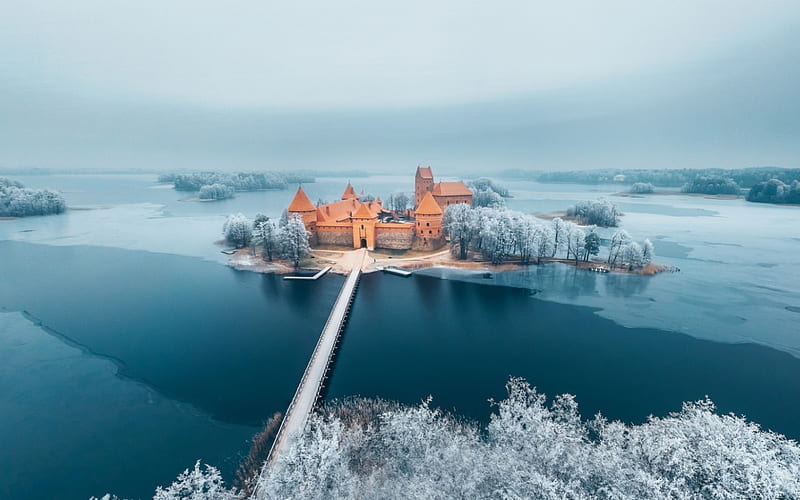 Trakai Castle in Lithuania, Lithuania, castle, lake, Trakai, winter, HD wallpaper