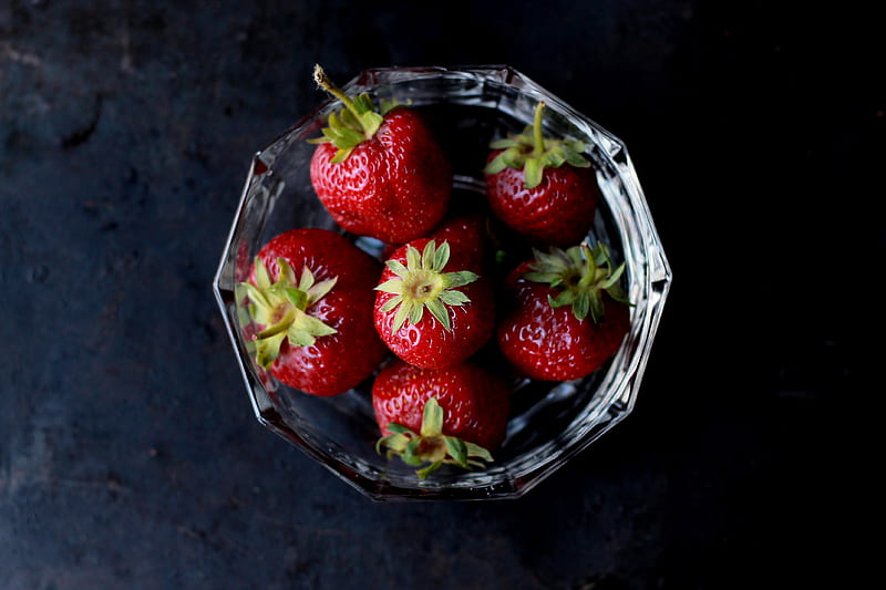 red strawberries in clear glass bowl, HD wallpaper