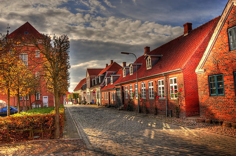 Autumn in a street, perspective, houses, urban, town, road, street, red, sky, clouds, graphy, shadows, HD wallpaper