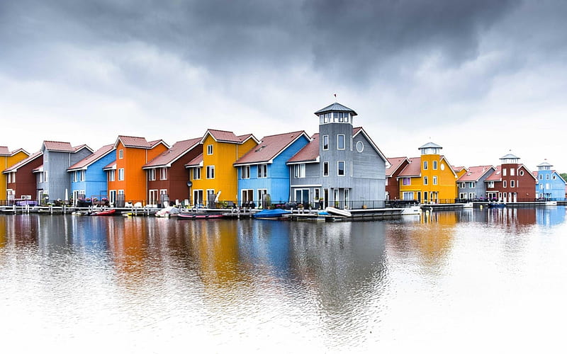 colorful waterfront homes, boats, water, waterfront, houses, colors, clouds, HD wallpaper