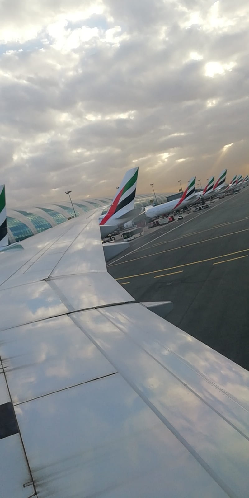 Emirates Planes, aeroplanes, dubai airport, emirates air line, flight, fly,  travel, HD phone wallpaper | Peakpx