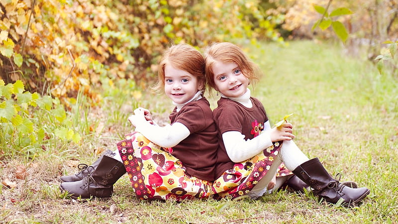 Little girl, pretty, grass, adorable, Twins, sightly, sweet, nice, beauty,  face, HD wallpaper | Peakpx