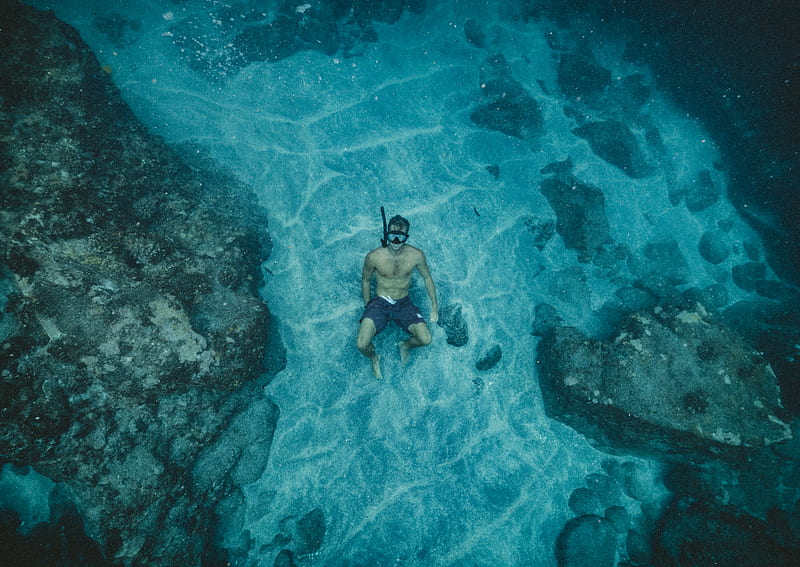 man in black shorts wearing snorkel, HD wallpaper