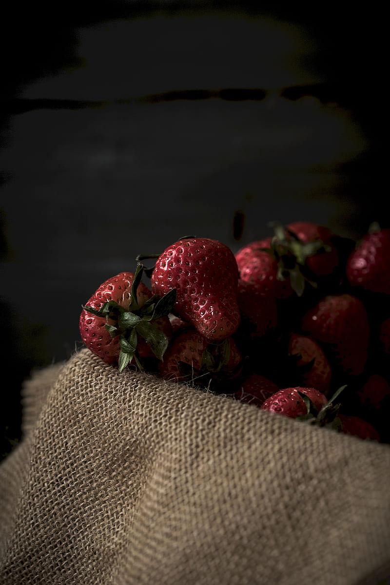 strawberry, berries, ripe, cloth, HD phone wallpaper