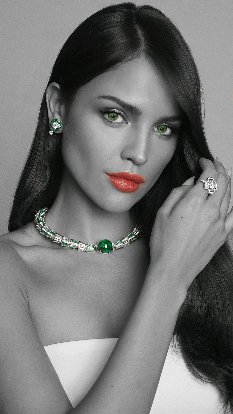 Eiza Gonzalez, actress, beautiful, modeling, gorgeous, green eyes, jewels, necklace, black and white, stunning, HD phone wallpaper
