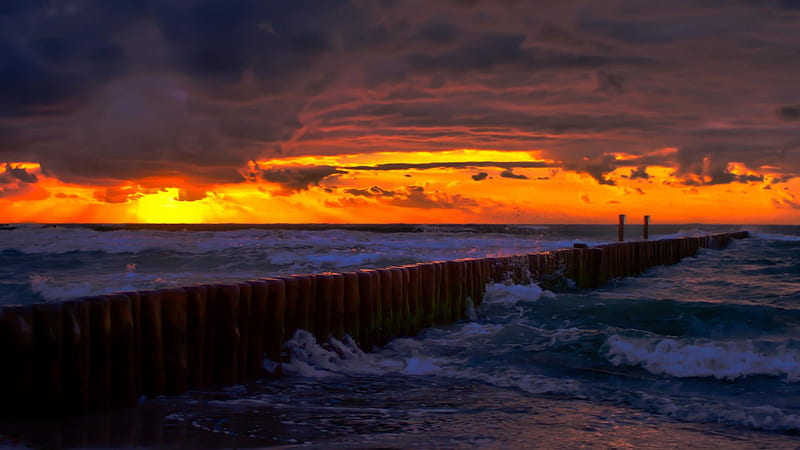 wooden sea breaker at sunset, breaker, sunset, waves, clouds, pylons, sea, HD wallpaper