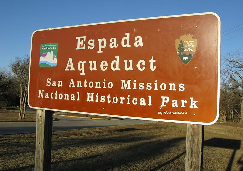 Espada Aqueduct Signboard, spanish heritage, san antonio, pilgr, signboard, sign, san francisco de la espada, missions, HD wallpaper
