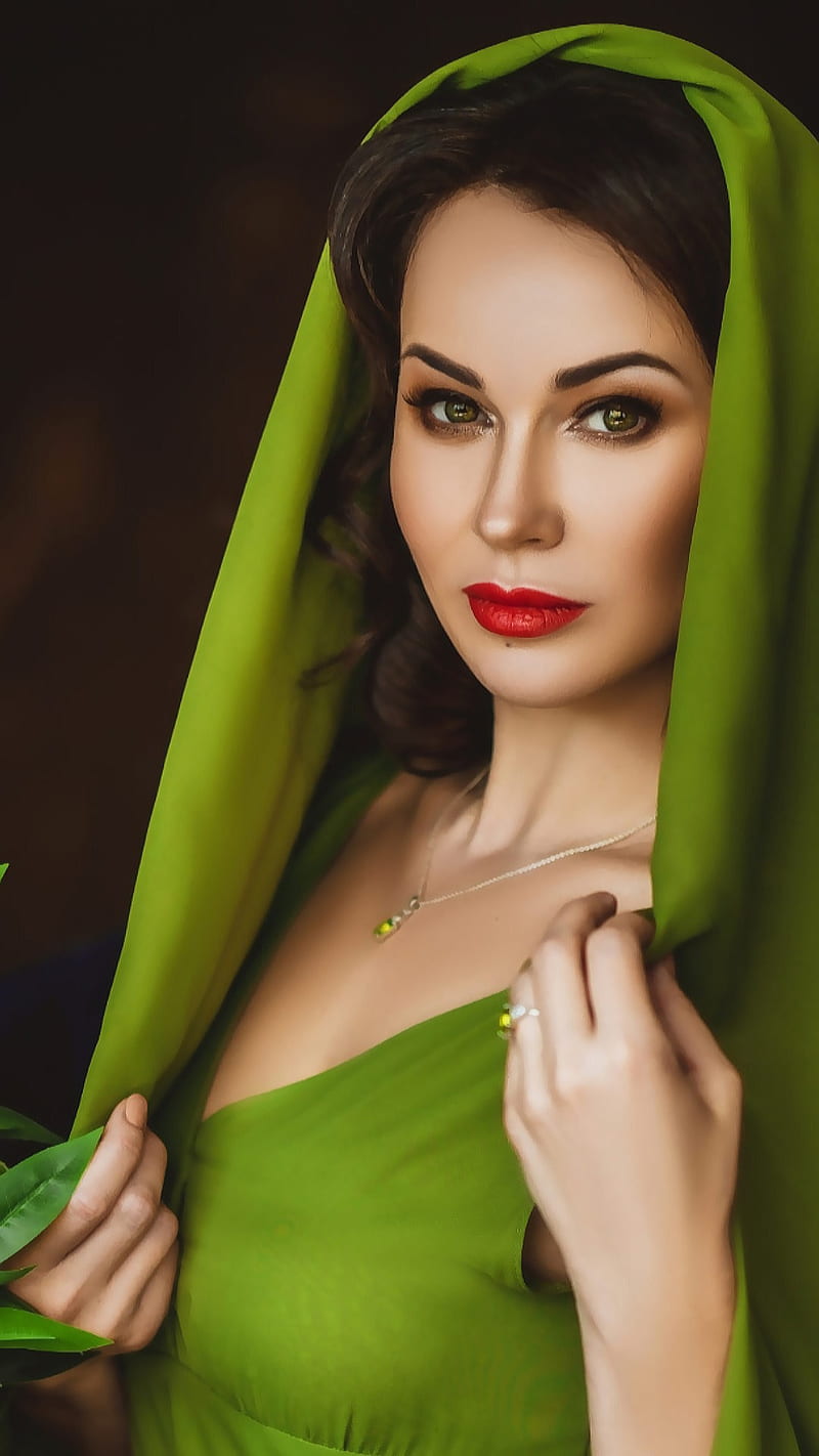 Green, bonito, beauty, brown eyes, gorgeous, lady, portrait, pretty woman, red lips, HD phone wallpaper