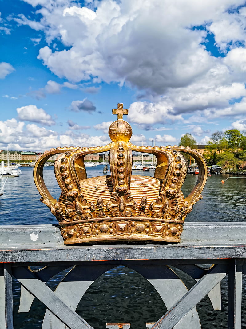 gold crown with a cumulus clouds in the background, HD phone wallpaper
