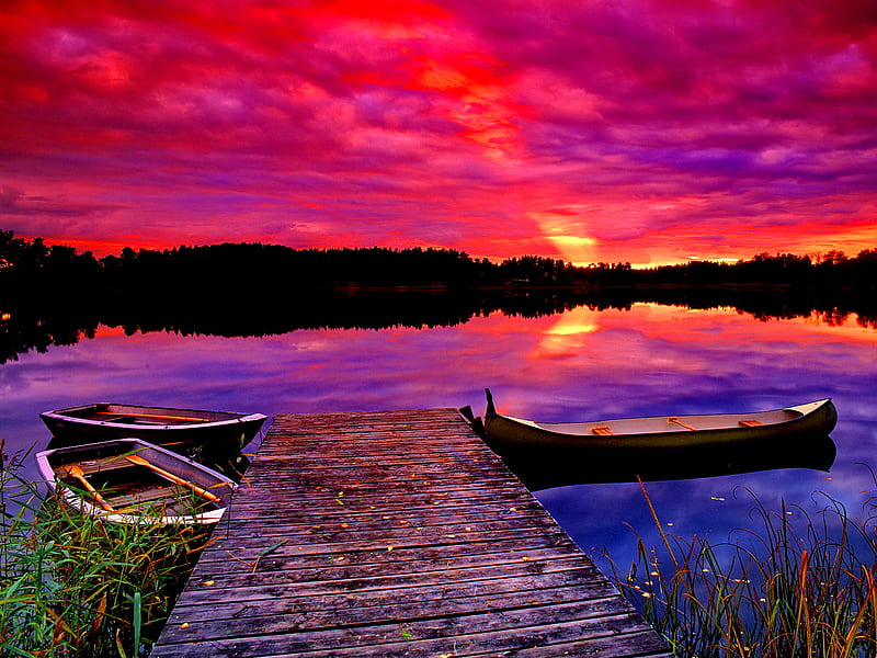 Purple sunset, sun, sunset, clouds, mirrored, sundown, calm, boats, last sunlight, river, reflection, sunlight, sky, lake, water, purple, peaceful, summer, HD wallpaper