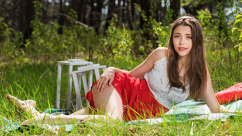 Mila Azul having a picnic, skirt, outdoors, model, brunette, HD wallpaper