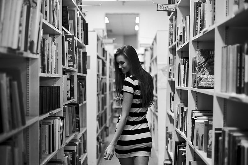 Library Girl brunette, girl, books, library, black, white, HD wallpaper
