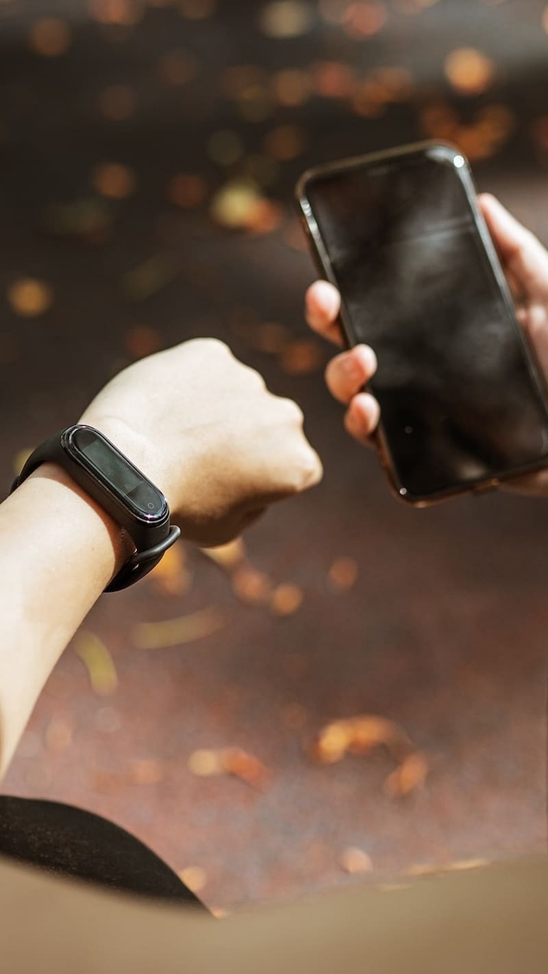 Smartwatch, Checking Health Meter, HD phone wallpaper